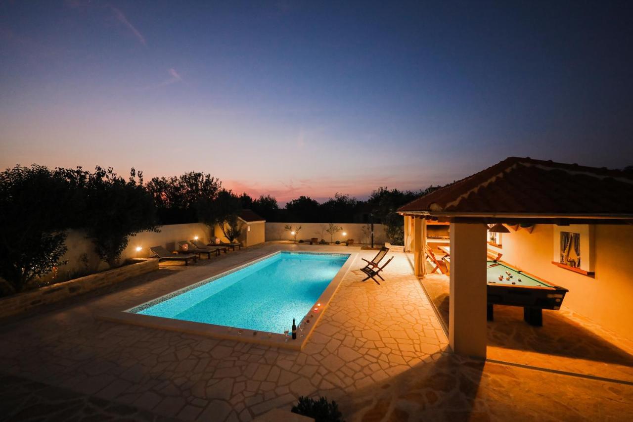 Luka Villa Pridraga Exterior photo
